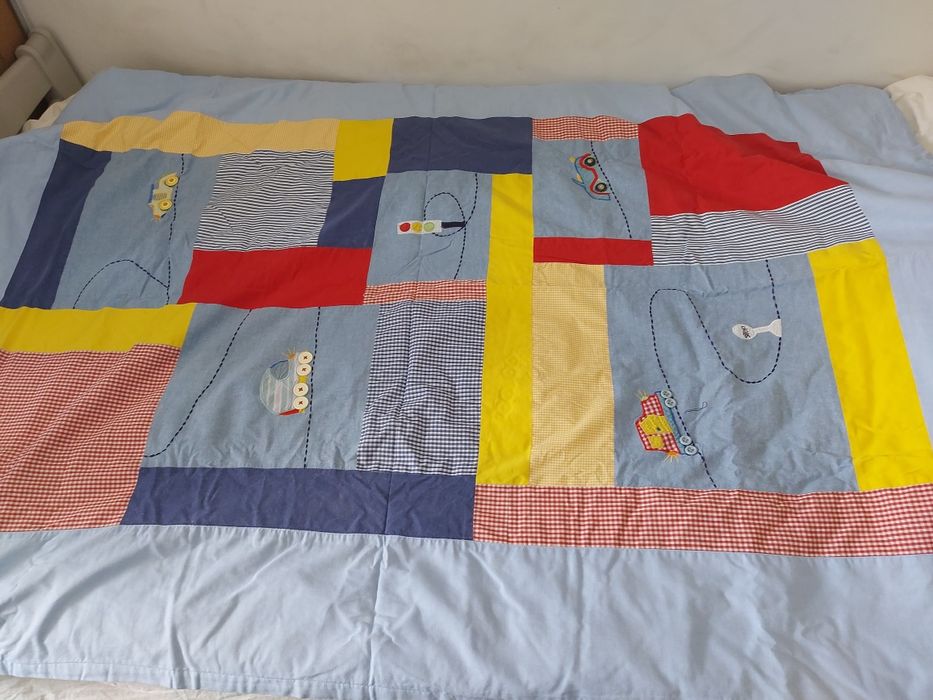 Colcha, protecção e cortinado, decoração  quarto de bebé