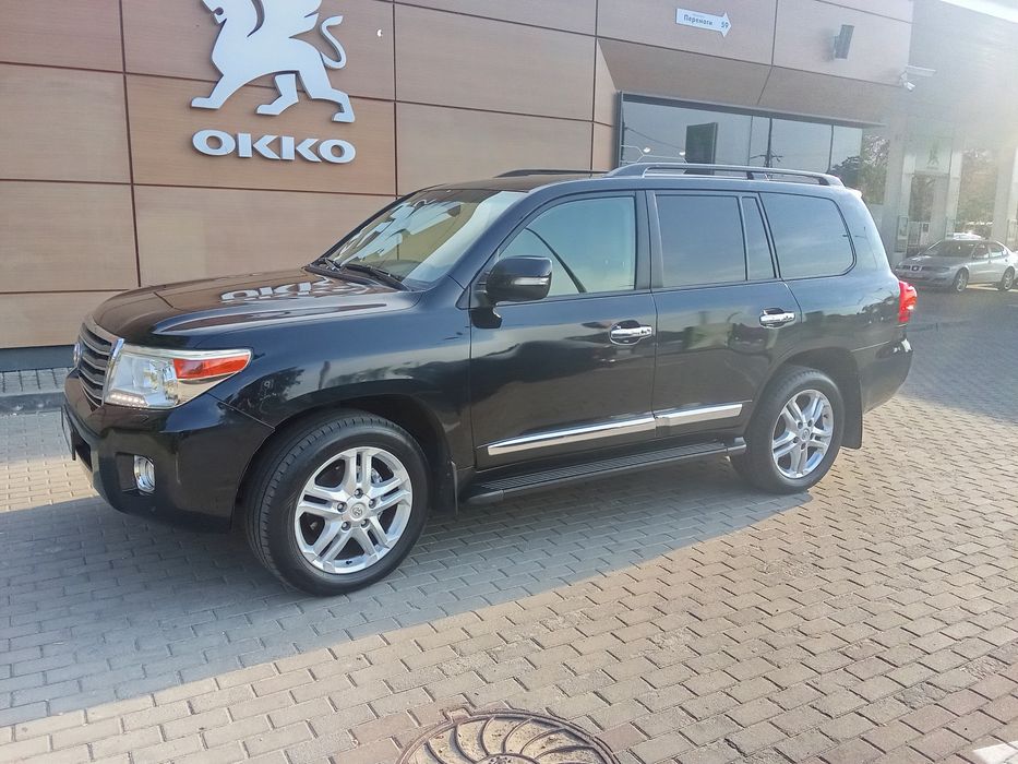 продам TOYOTA Land Cruiser 200