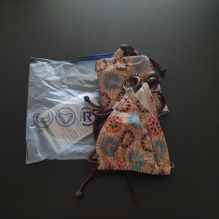 Bikini novo com etiqueta étnico