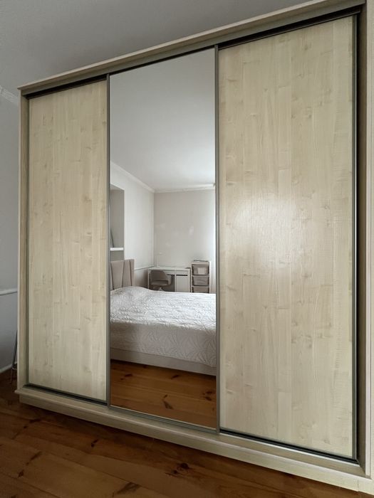 Шафа купе трьохдверна