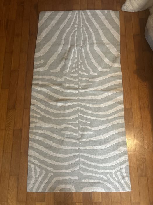 Tapete padrão zebra cinzento