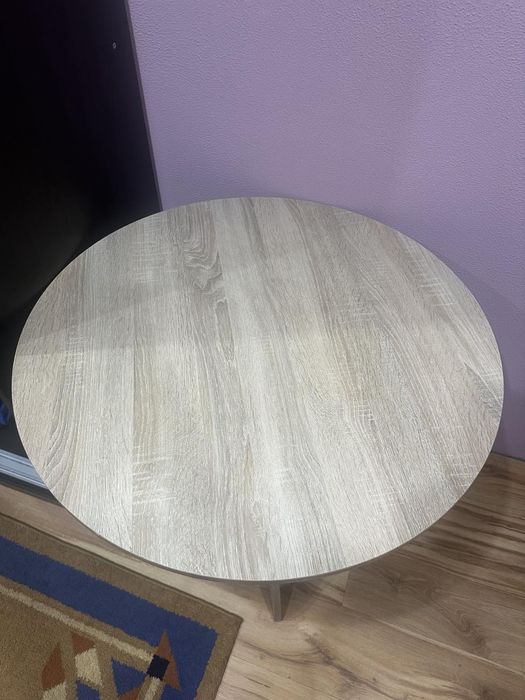 Стол,яким не користувались. Новий