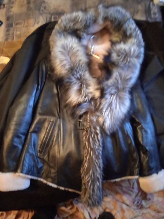 Кожаная курточка с мехом чернобурки