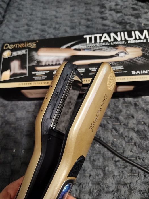 Demeliss TITANIUM Prostownica parowa