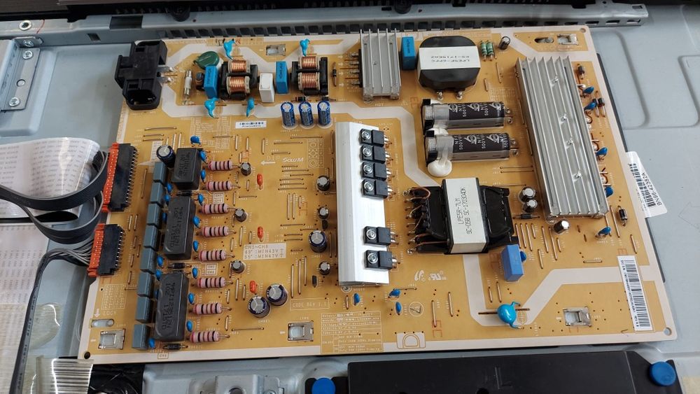 TV Samsung 4K UE55MU8002T uszkodzony.