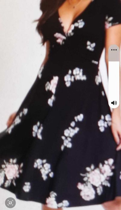 Ładna sukienka czarna w kwiatki