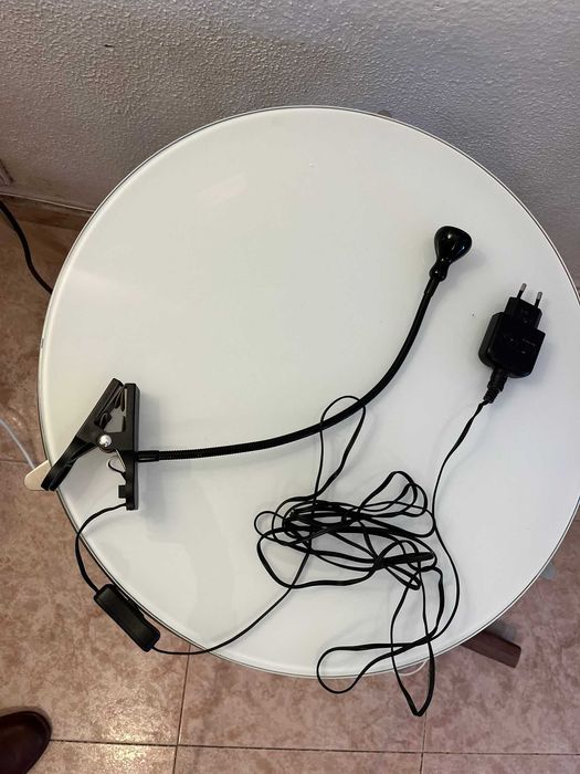Candeeiros IKEA JANSJÖ pretos – 3 unidades (2 de pé + 1 de secretária)