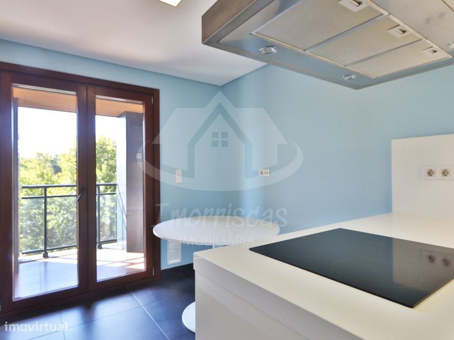 Apartamento T3 com box no Condomínio Blue Garden, em Sacavém