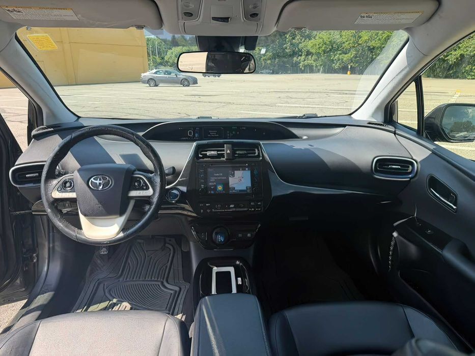 Toyota Prius      2016