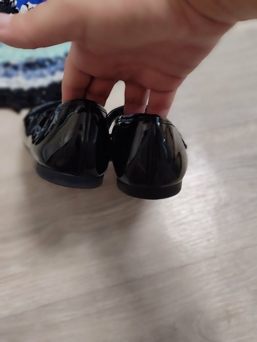 Туфлі на дівчинку в школу продам