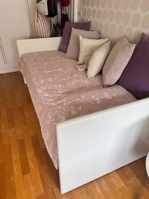Cama de Solteiro/Individual Lacada a branco da Interdesign - Com cama dupla por baixo - Impecável