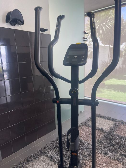 Bicicleta de elíptica como nova