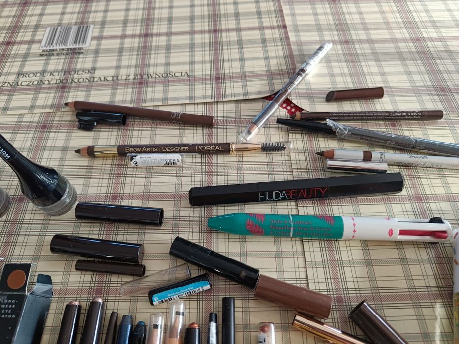 Kredka do brwi oczy konturówka eyeliner Maybelline nyx kiko loreal