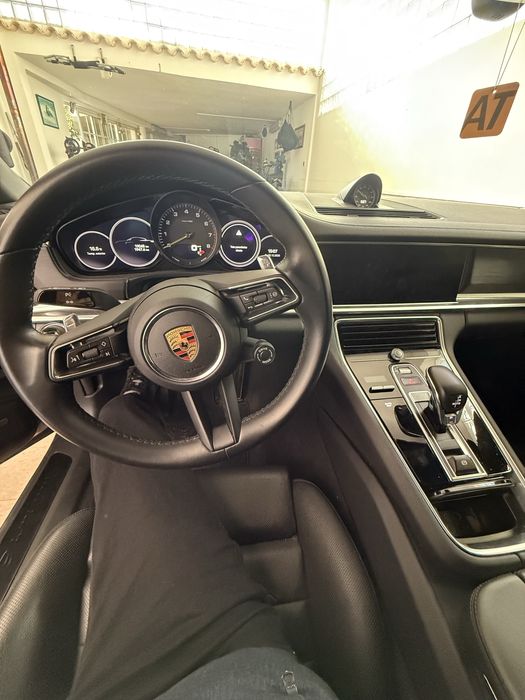 Porsche Panamera 4 E-Hybrid Platinum Edition