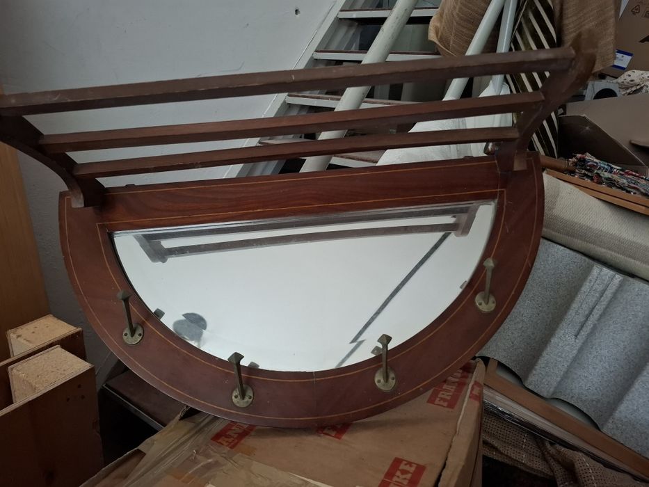 Bengaleiro rústico com espelho e prateleira