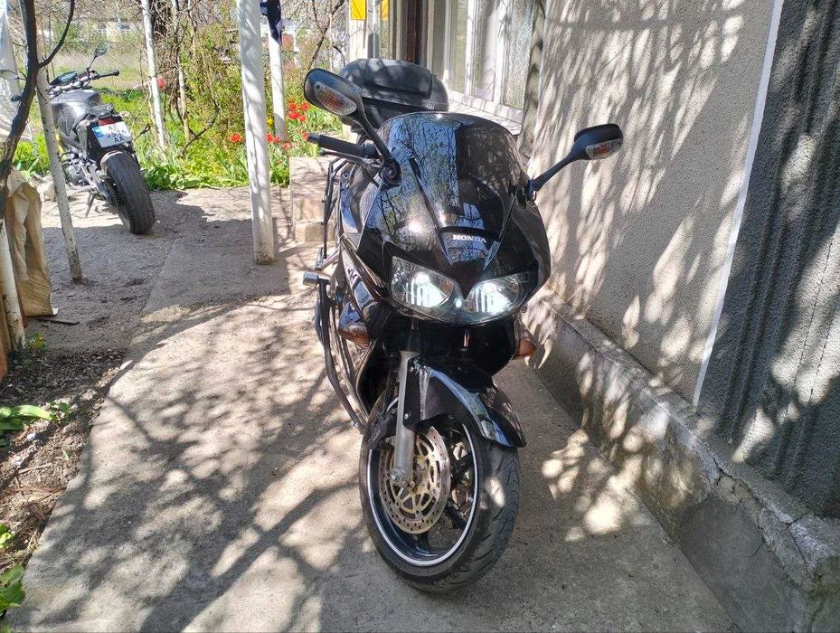 Honda VFR 800 .