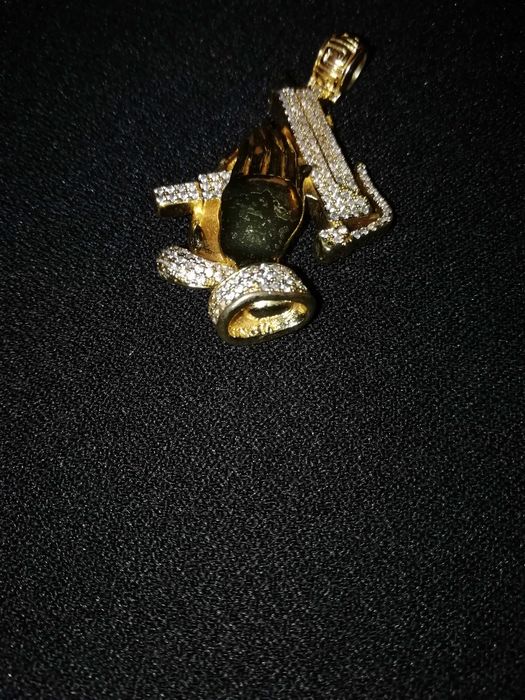 Fio/Colar/Corrente com Pendente Iced Out Praying Hands Uzi + Pulseira