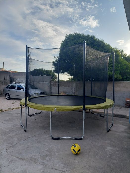 Aluguer trampolim gigante