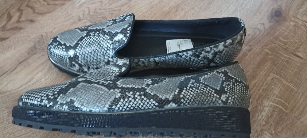 Nowe mokasyny print węża
