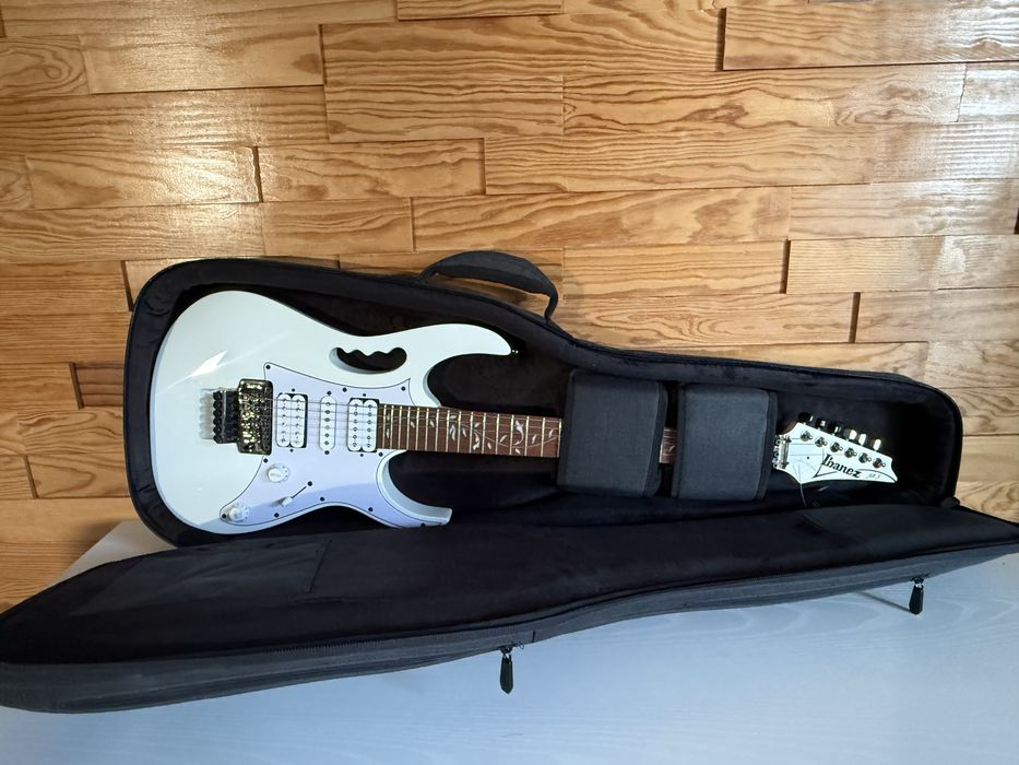 Pack Guitarra Elétrica Ibanez + Fender Frontman + Acessórios