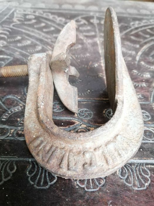 Vulcanizador pequeno antigo , vulcalino