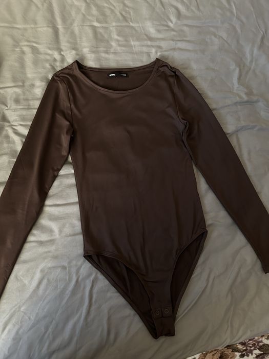 боді жіноче приталенне з довгими рукавами біле шоколадне