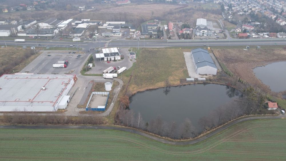 Hala 2500m2  z jeziorem