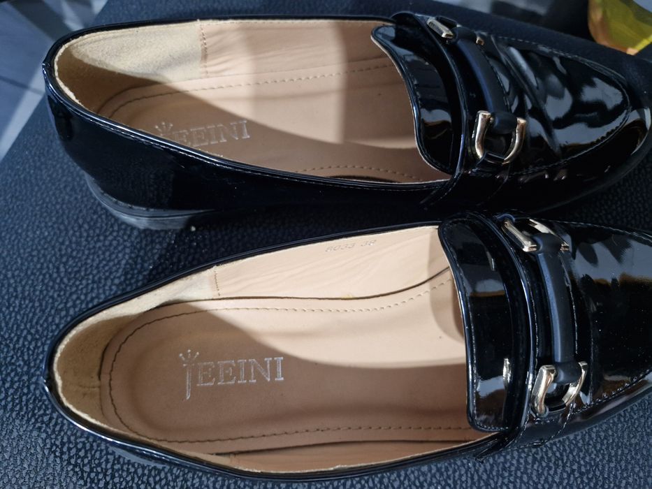 Lakierowane damskie mokasyny 38