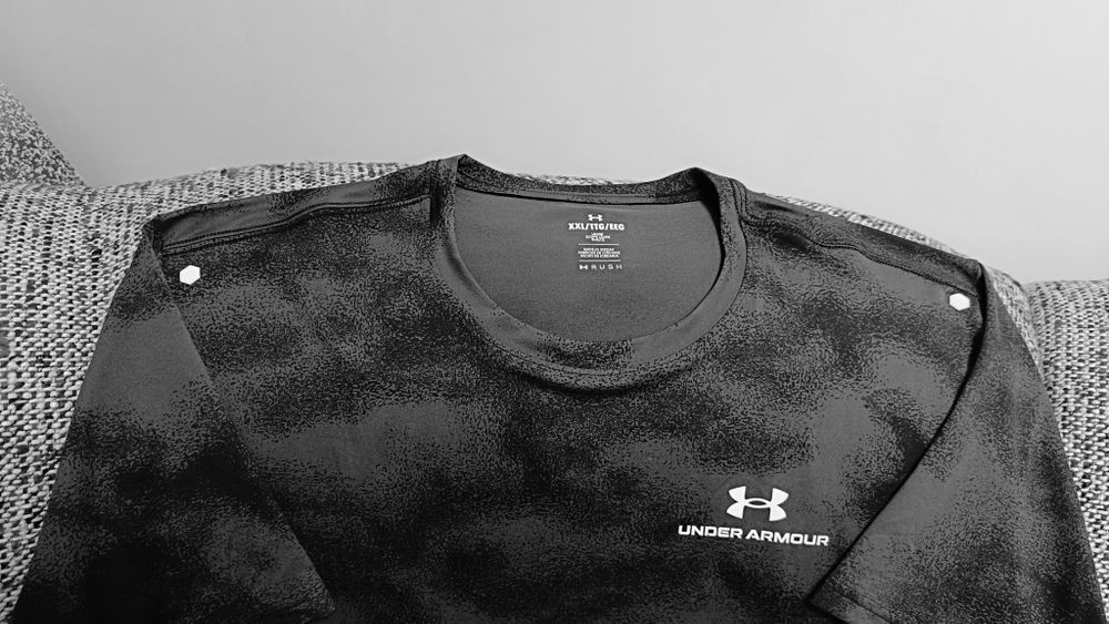 Велика футболка фірми UNDER ARMOUR