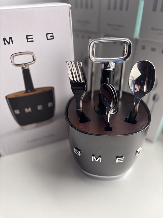 Органайзер пвд столові прибори SMEG чорний на 6 персон