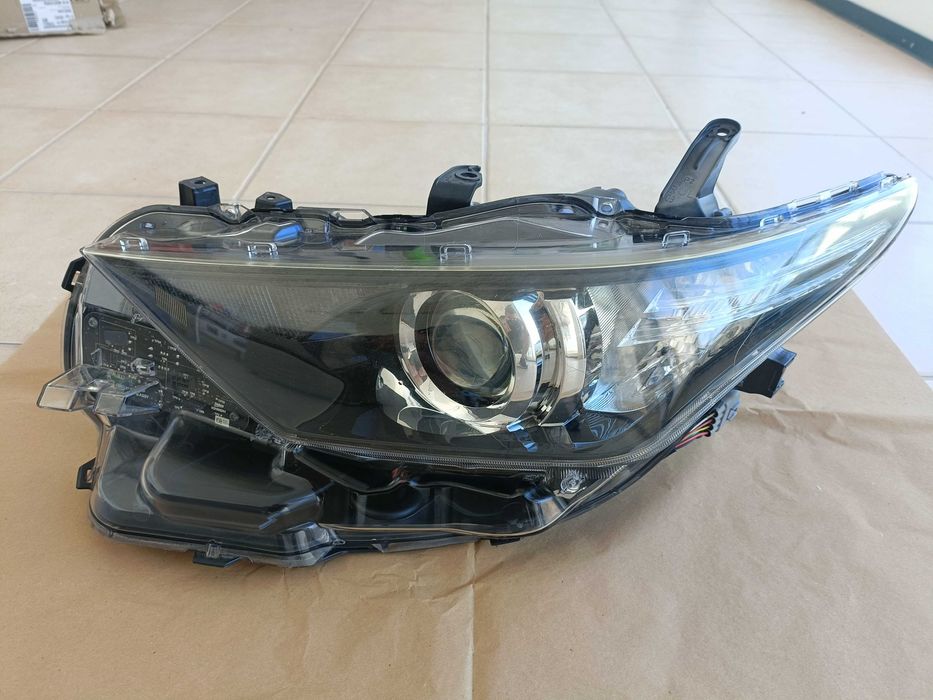 Óptica (esquerda) Toyota Auris 2017(_E18_)