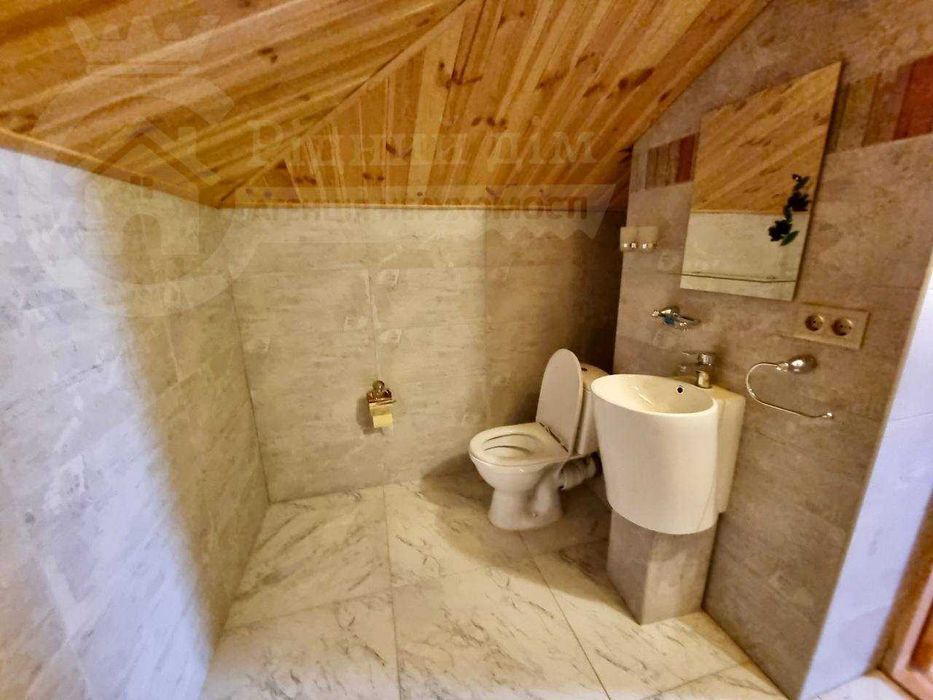 Елітний будинок з власним озером і басейном Козин  . Без комісії