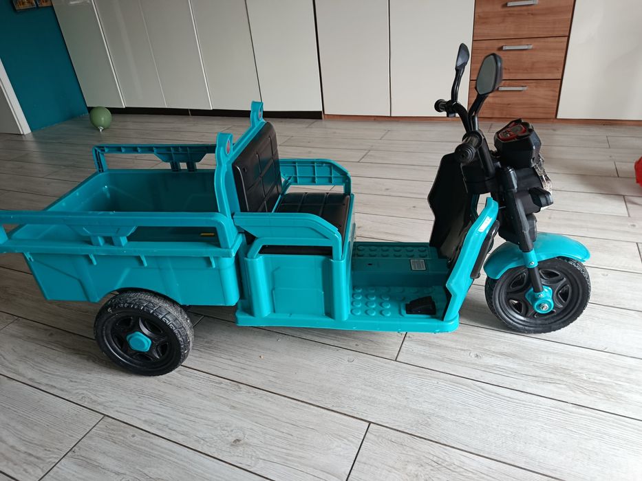Motorek trój kołowy z paką TukTuk