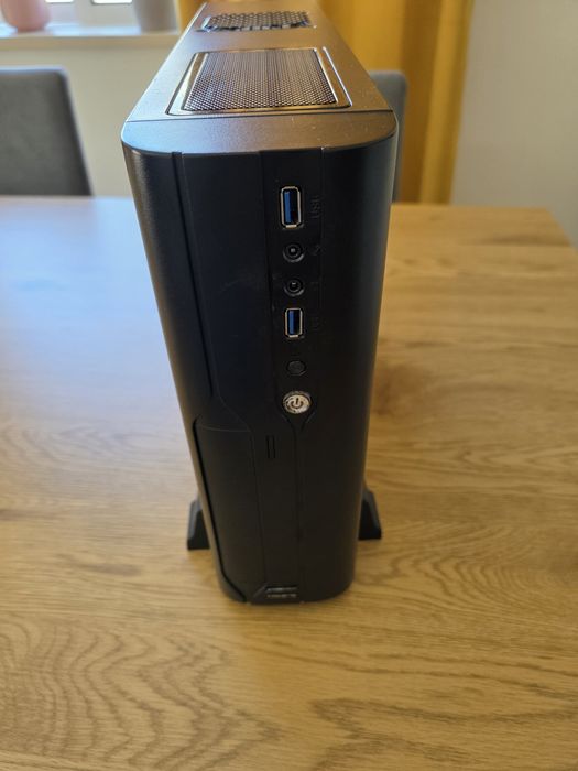 Computer Case447454085729505282
