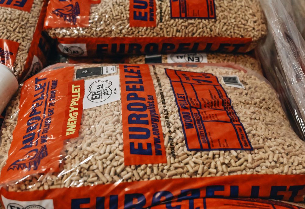 Pellet EUROENERGYPELLET 6 mm – sprawdzone paliwo grzewcze z certyfikatem jakości i darmową dostawą.