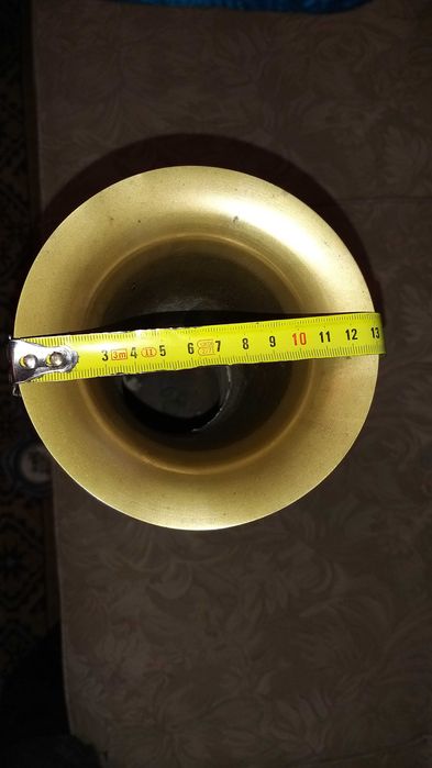 jarra para flores cônico de latão