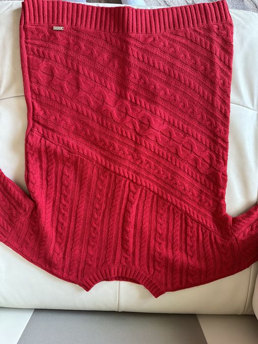 Czerwony sweter damski