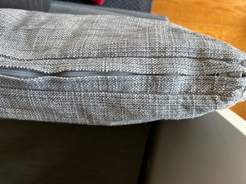 Almofada (com enchimento) tons cinza