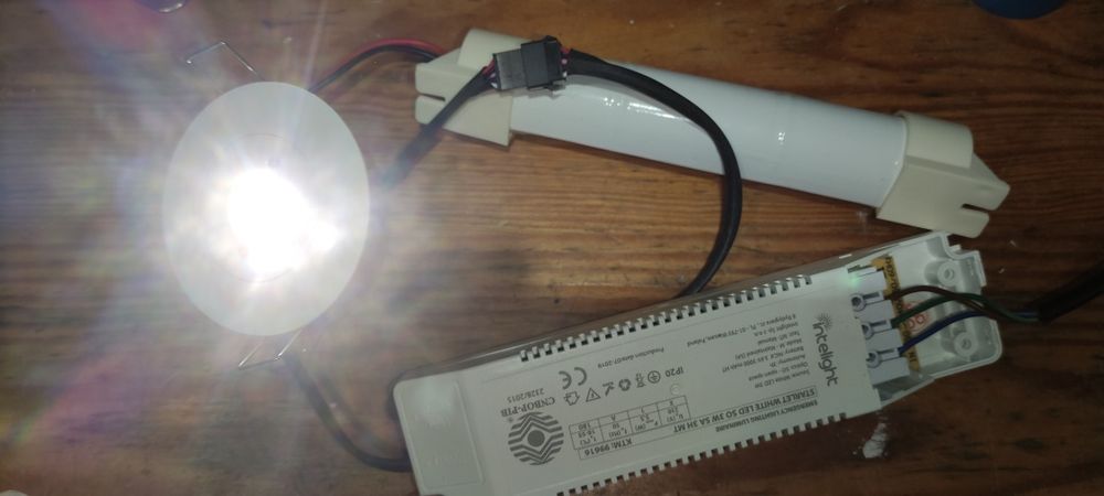 Starlet. Lampa oświetlenia awaryjnego   podtynkowa