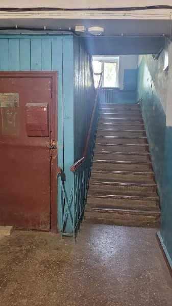 Продається 2-о кімнатна СТАЛІНКА  вул. НЕЗАЛЕЖНОЇ  УКРАЇНИ 3/5