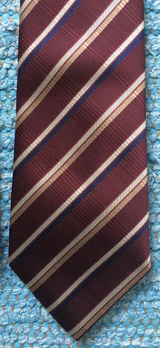 gravatas "clássicas às riscas".