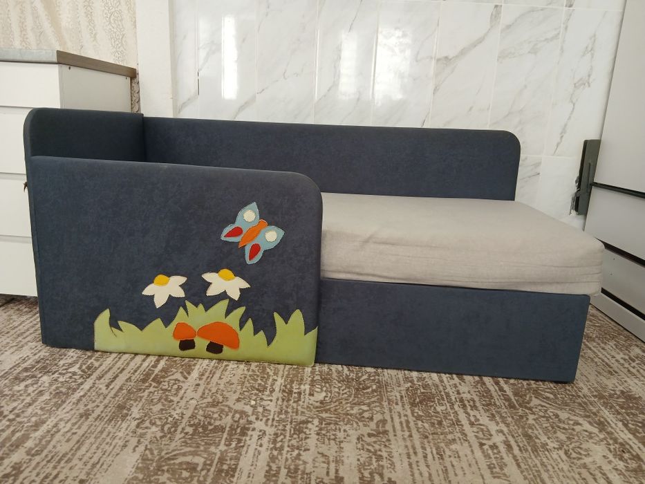Продам дитячий диванчик