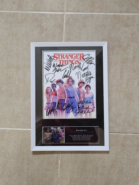 Stranger Thing Cast Autógrafo Poster Moldura
