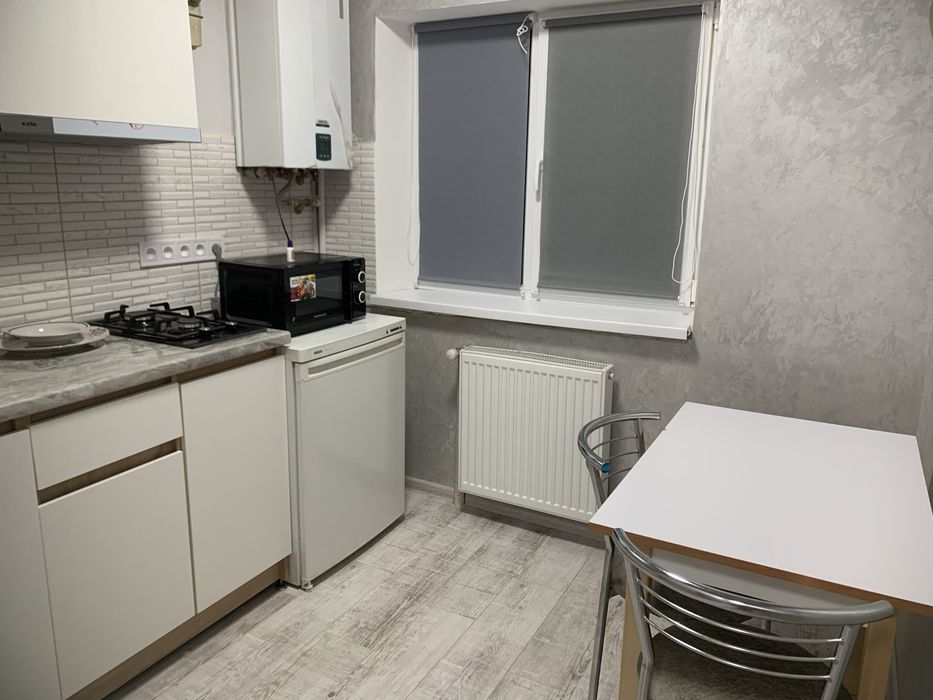 Здається 2 км квартира подобово. 800 грн з людини.