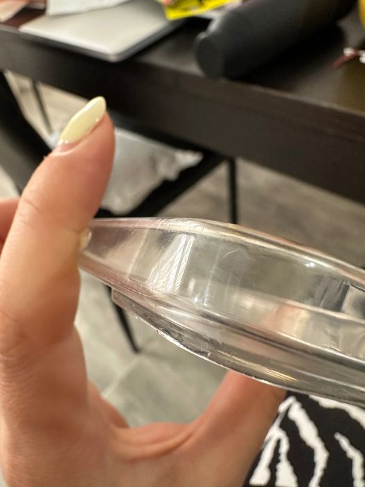 Vendo capa transparente com MagSafe para iPhone 14 Pro usada