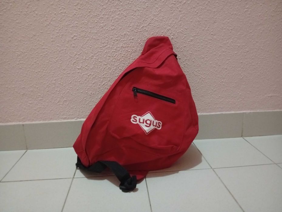 (Material Escolar) Mochila Vermelha Pequena + Oferta de Estojo