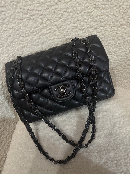 Czarna pikowana torebka Chanel