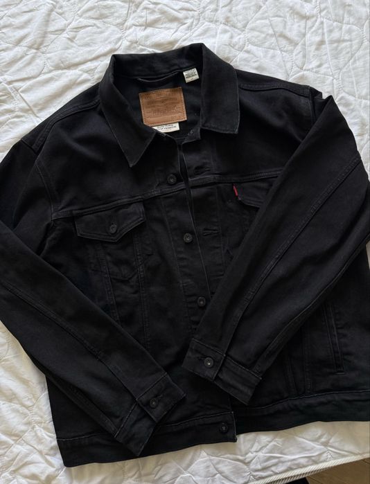 Levi's оригінал чорна джинсова куртка , стиль oversize