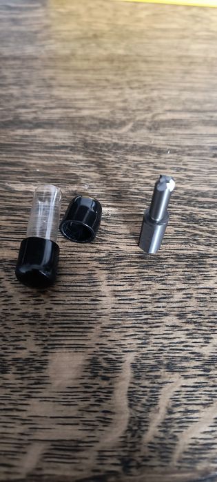 KM pilot do toczenia szyjki Karbide 223 REM.