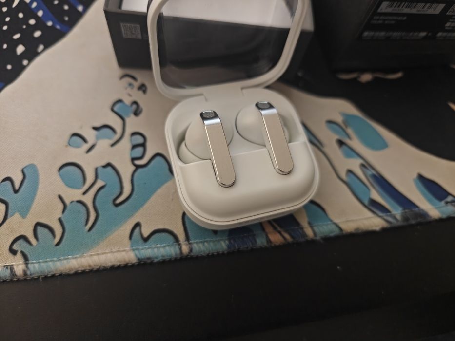 Troco/Vendo Samsung Buds 4 Pro novo com caixa e acessórios!